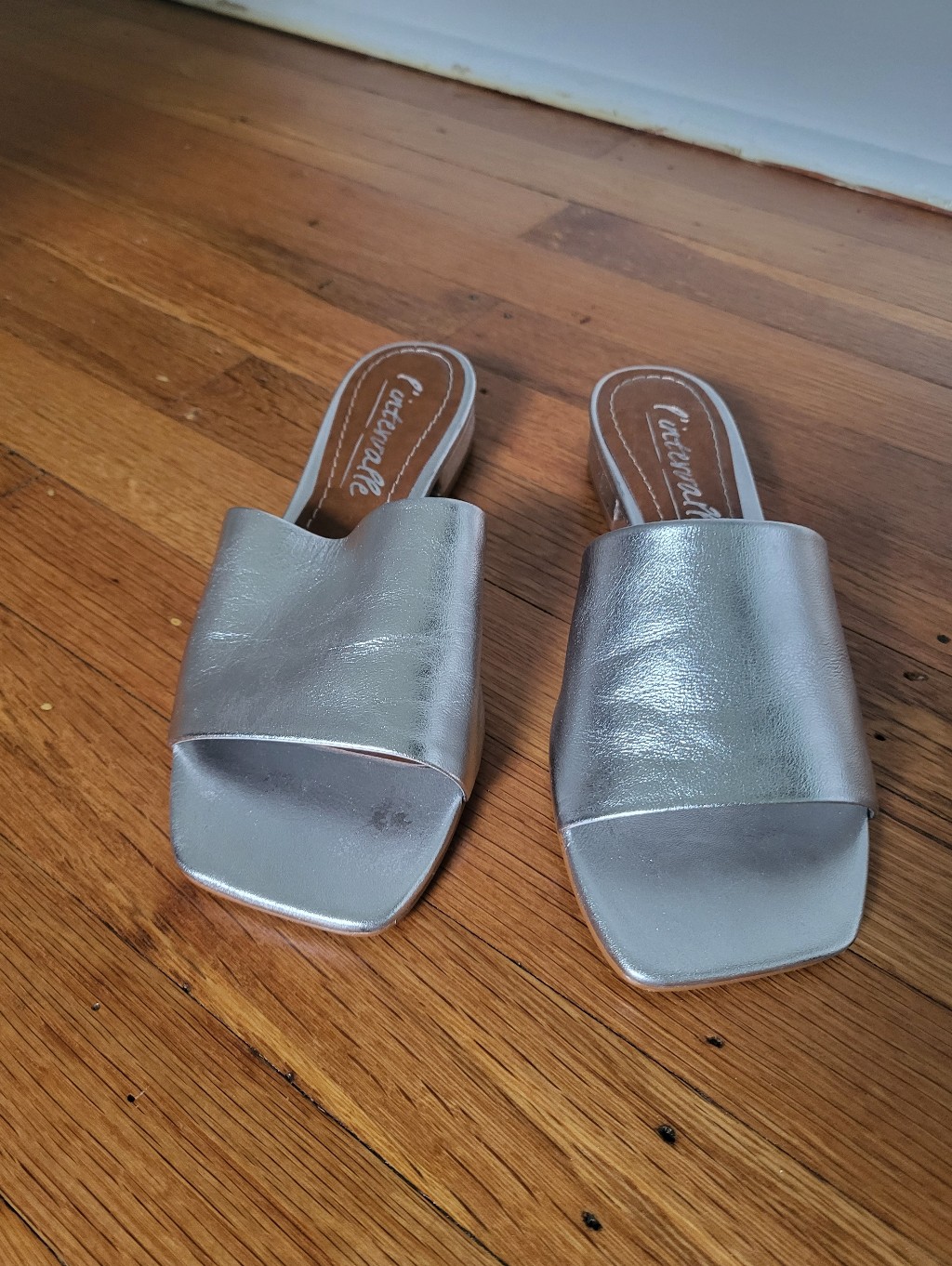 Silver Metallic Leather Mule Sandals Size Eu 36 — image 4 of 8